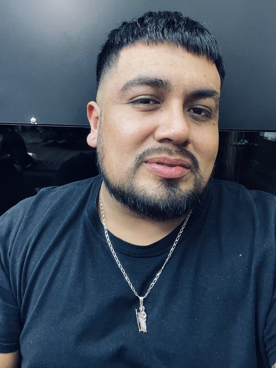 Filiblendzz, barber at Clean Culture Barbershop Pasco